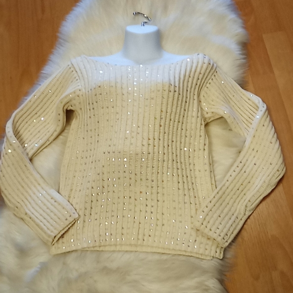 Cache Sweater with Sequins - Picture 9 of 11